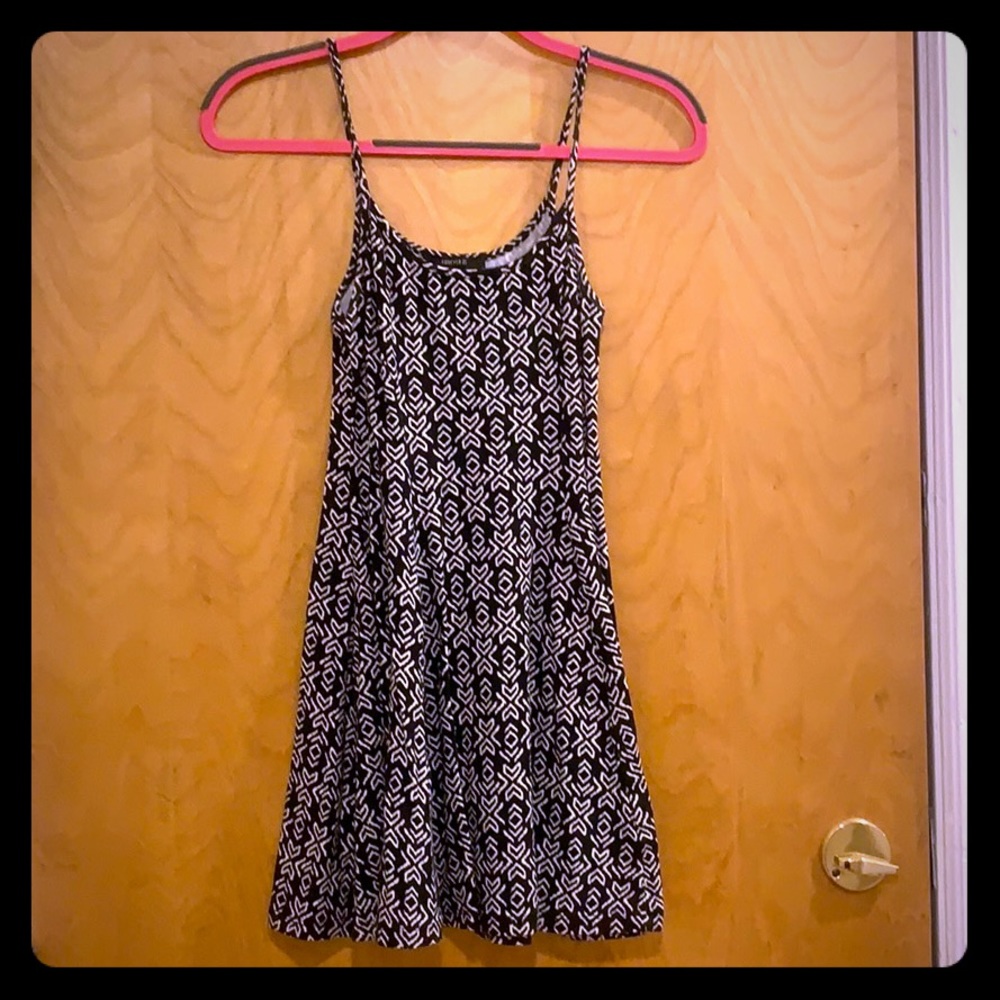 Forever 21 Black/White Short Patterned Dress